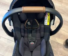 Joie iLevel infant car seat and Joie Encore Base
