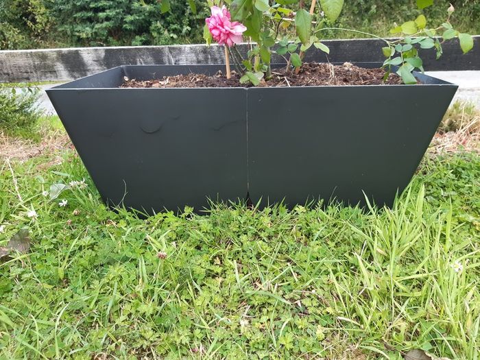 Flower pots/planters