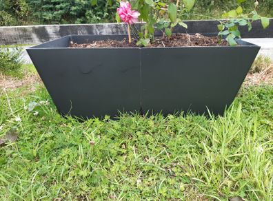 Flower pots/planters