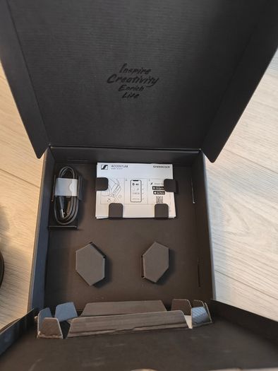 Sennheiser accentum black headphones