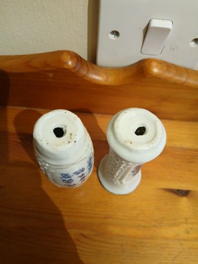 2 Chinese Vintage Brush Pots