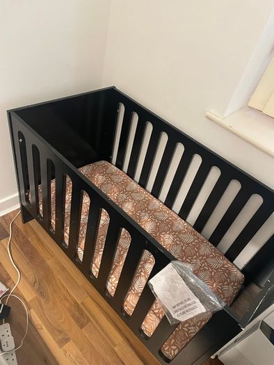 Tom Cot crib