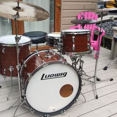 70s Ludwig green/ Olive badge kit