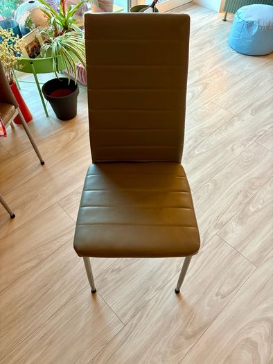 4 kitchen chairs - excellent condition
