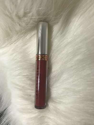 Anastasia Beverly Hills matte liquid lipstick in BRIXTON