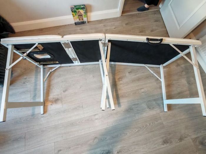 massage table