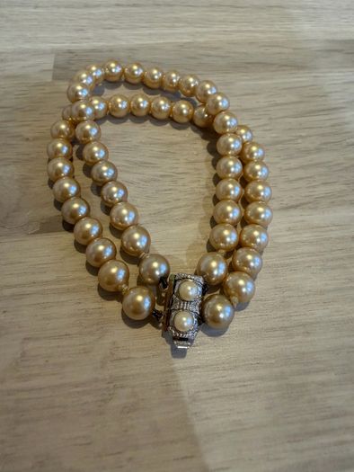Pearl necklace and bracelet
