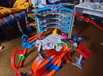 Hot wheels - ultimate garage plus