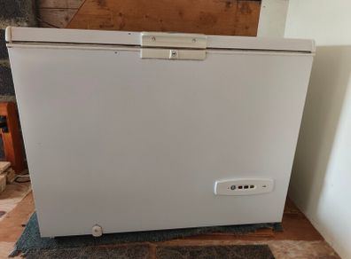 Chest Freezer - Whirlpool