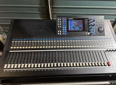 Yamaha LS9 Mixer