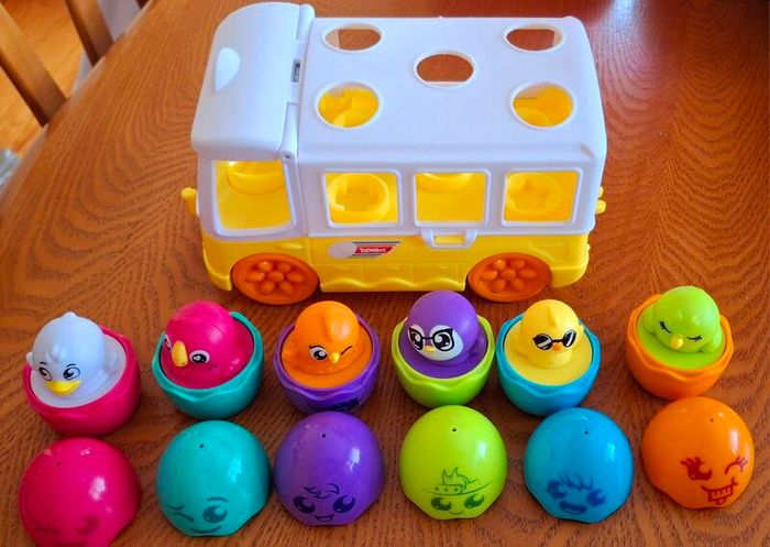 Tomy Toomie Egg Bus