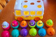 Tomy Toomie Egg Bus