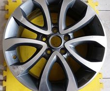 1 x Genuine Nissan Juke Tekna 17'' Alloy Wheel - Nationwide Delivery