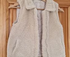 Girls cream gilet - lovely and cosy Age 7-8