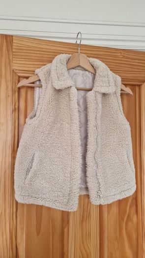 Girls cream gilet - lovely and cosy Age 7-8