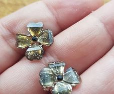 Small flower earrings