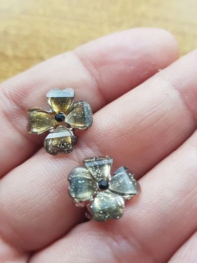 Small flower earrings