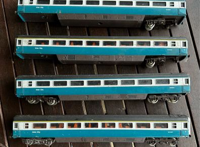 Some random parts for hornby trains. Included is 2 British rail coaches in need of repair. A Harry Potter coach. Also various goods trucks