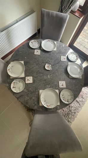 Fine Porcelain Dinner Set