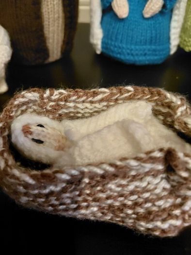 Nativity Knitted Crib 14 Pieces