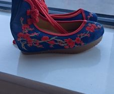 Chinese embroiled Women's Shoes Size 4 Brand New