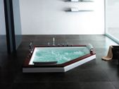 Whirlpool Bath Verona 667
