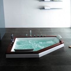 Whirlpool Bath Verona 667