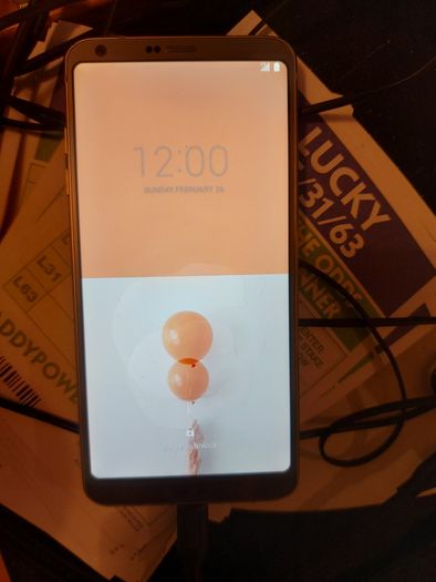 LG G6 mobile phone, 32GB, sim tray missing, excellent cosmetic condition otherwise