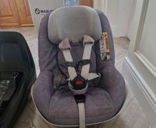 Maxi Cosi 2way Pearl and isofix base