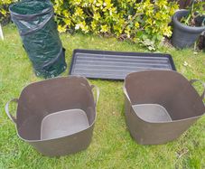 2 x large 40 l flexible tubes 1 tomato strawberry planter and large tray