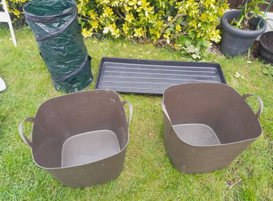 2 x large 40 l flexible tubes 1 tomato strawberry planter and large tray