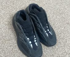 adidas Yeezy 700 V3 Alvah Black UK 9.5 / EU 44