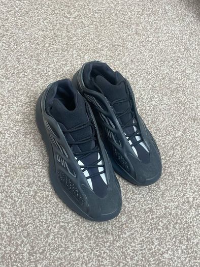 adidas Yeezy 700 V3 Alvah Black UK 9.5 / EU 44