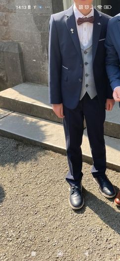 Holy Communion Suit.. Aged 9. Lovely suit. Worn twice. Cost 300 including shoes. Shoes size 37(4.5uk).
