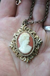 Vintage Cameo Pendant