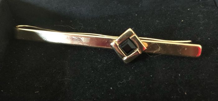 tie pin