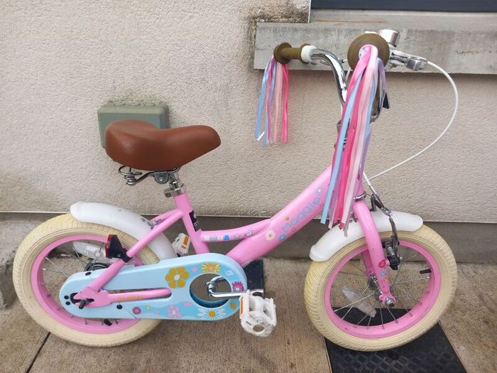 Kids maggic bike size 14 inch wheels