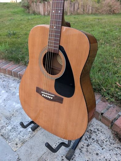 Yamaha F310 Acoustic Guitar