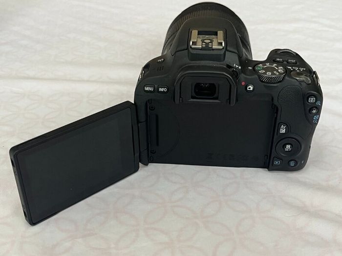 Canon EOS 200D Photography Bundle  Near NEW