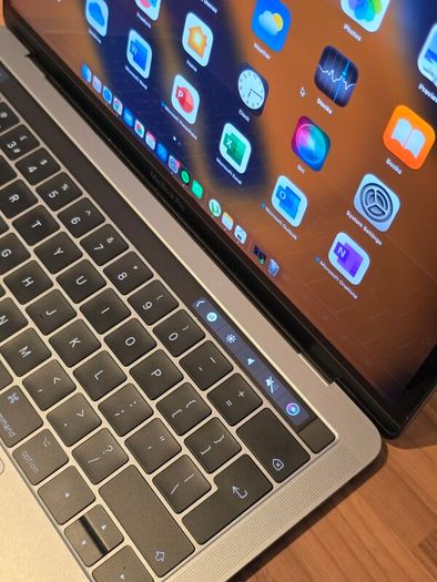 Macbook Pro 13in touchbar