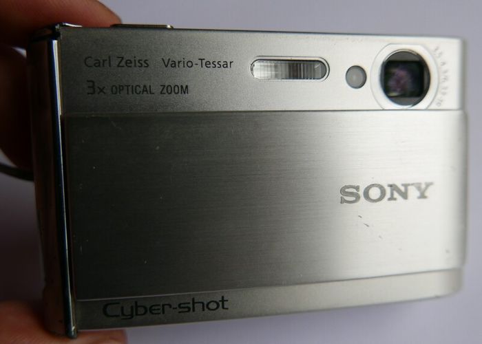 Sony Cyber-shot DSC-T70 8.1MP Digital Camera - Silver + charger works well