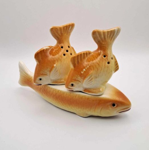 3-piece Set Salt & Pepper Shakers