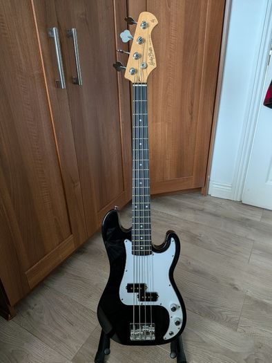 Harley Benton Short Scale Bass Guitar & Amp Bundle