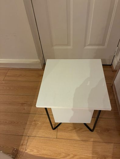 White cabinet 40 cm x 40 cm x 45 cm