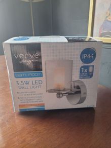 Bathroom wall light