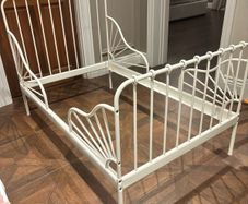 Ikea Minnen extendable toddler bed