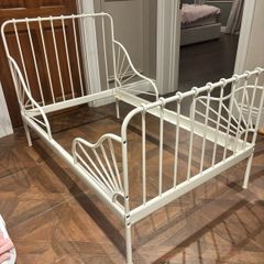 Ikea Minnen extendable toddler bed