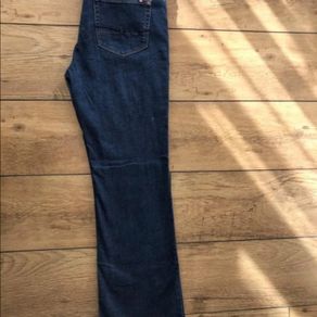 Tommy Hilfiger Paris Classic Fit Womens Jeans  W28 L32