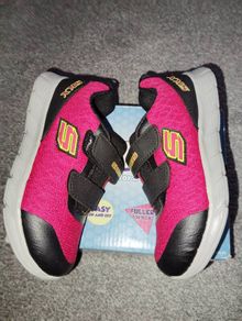 New.Skechers boys shoes.UK 10.EUR 27