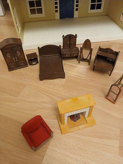 Sylvanians dolls house + furniture